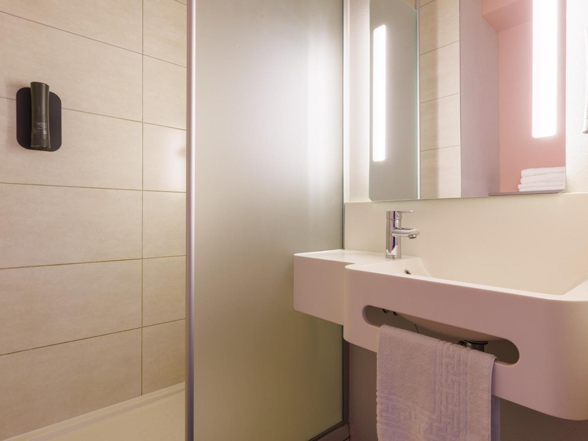 B&B Hotel Clermont-Ferrand Nord Riom Zewnętrze zdjęcie